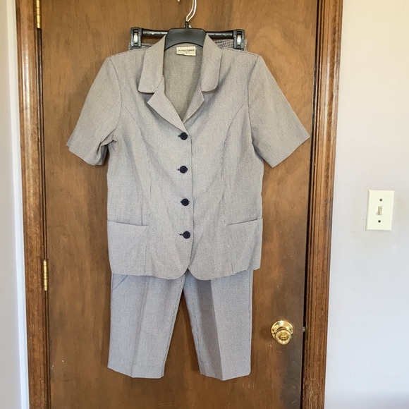 Vintage Jackets & Blazers - Vintage Small hounds tooth print jacket with shoulder pads & pant